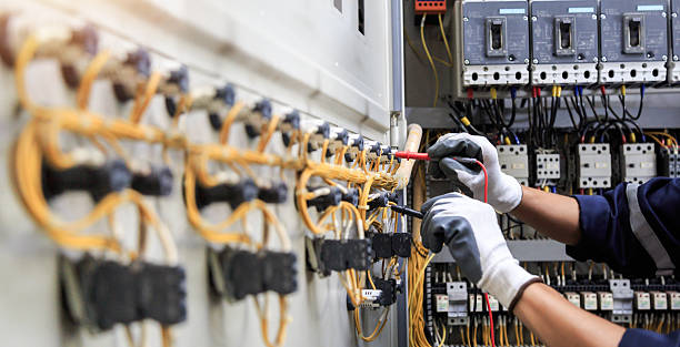 Professional Electrician technician working in Baldwin, LA
